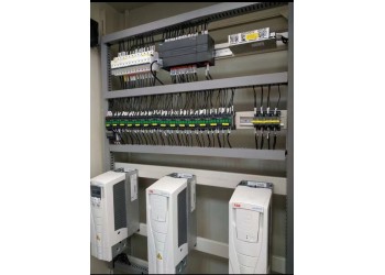 北京配電柜生產廠家本公司主營：各種配電柜、控制柜、