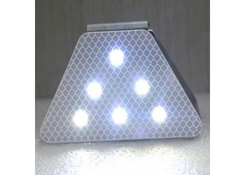 雙遼市同步太陽能輪廓標(biāo) 波形護(hù)欄同步輪廓標(biāo)燈交通設(shè)施