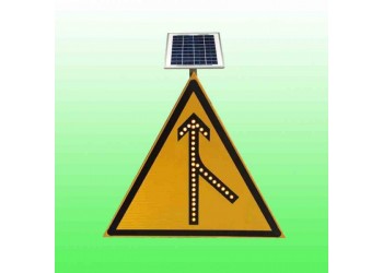 高速公路入口太陽能合流警告標(biāo)志
