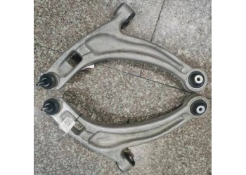 阿斯頓馬丁下擺臂 電子扇 冷疑器 剎車分泵 方向機